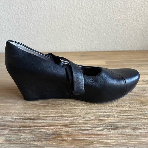 Tsubo Women's Asmik Wedge Pump Size 7.5 Black Leather Platform Mary Jane Shoes - Picture 3 of 12